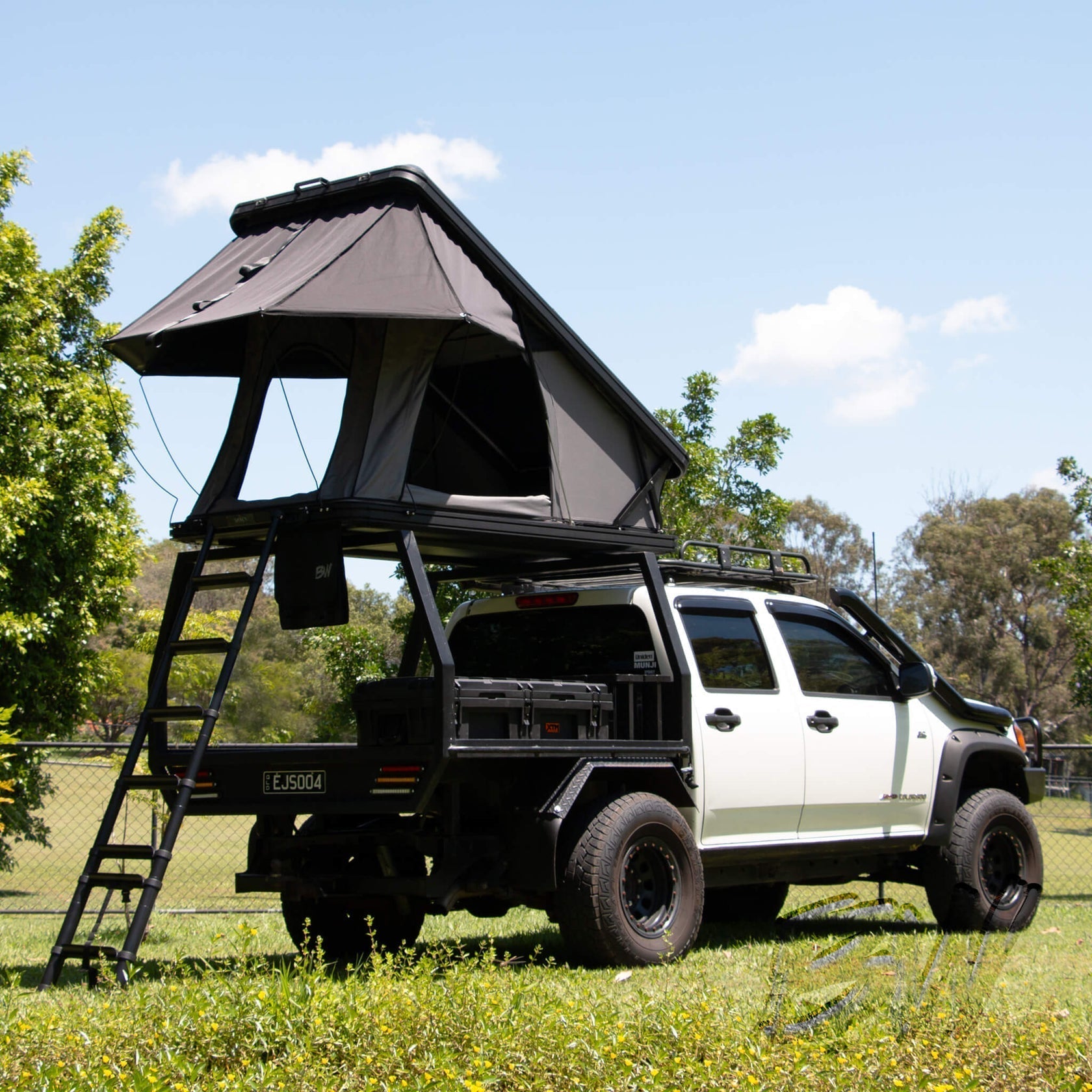 BUSHWAKKA - Dog House Roof Top Tent